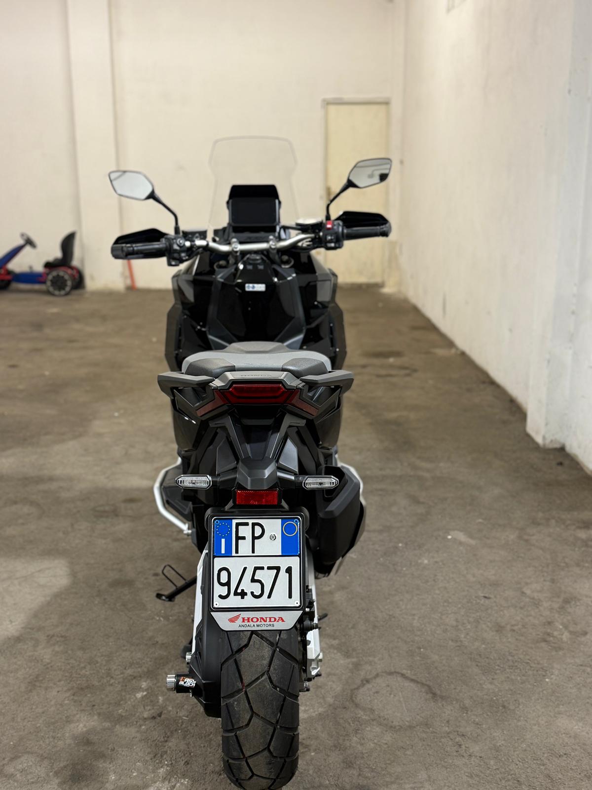Honda X-adv 750