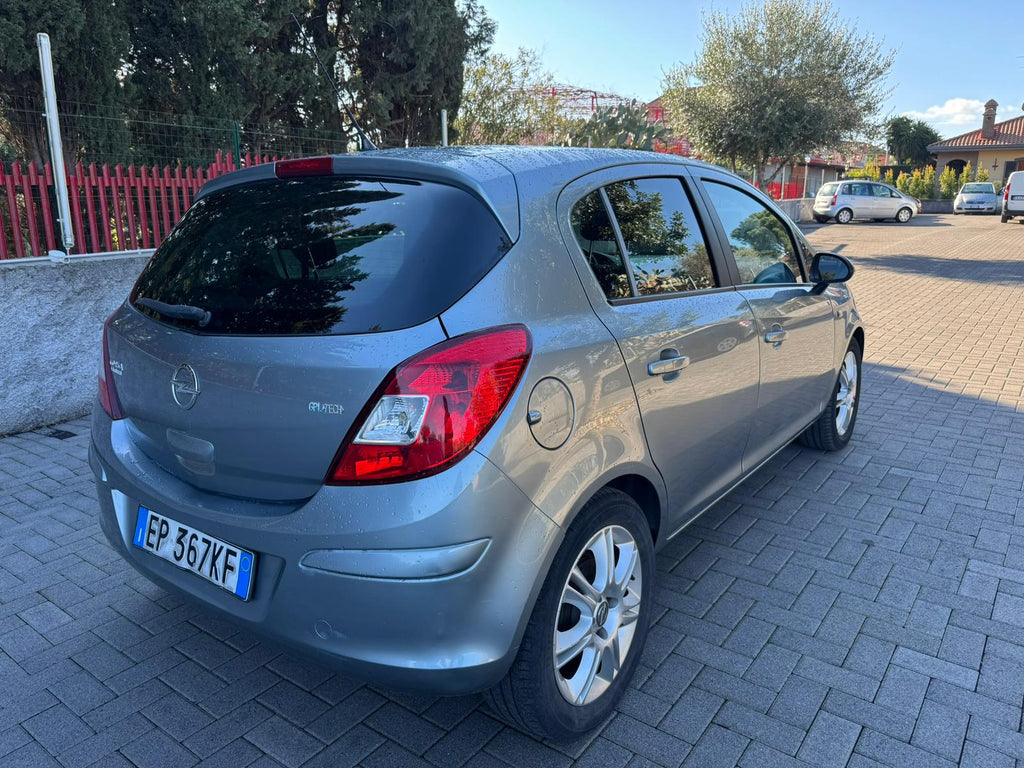 Opel Corsa 1.2 benzina/gpl