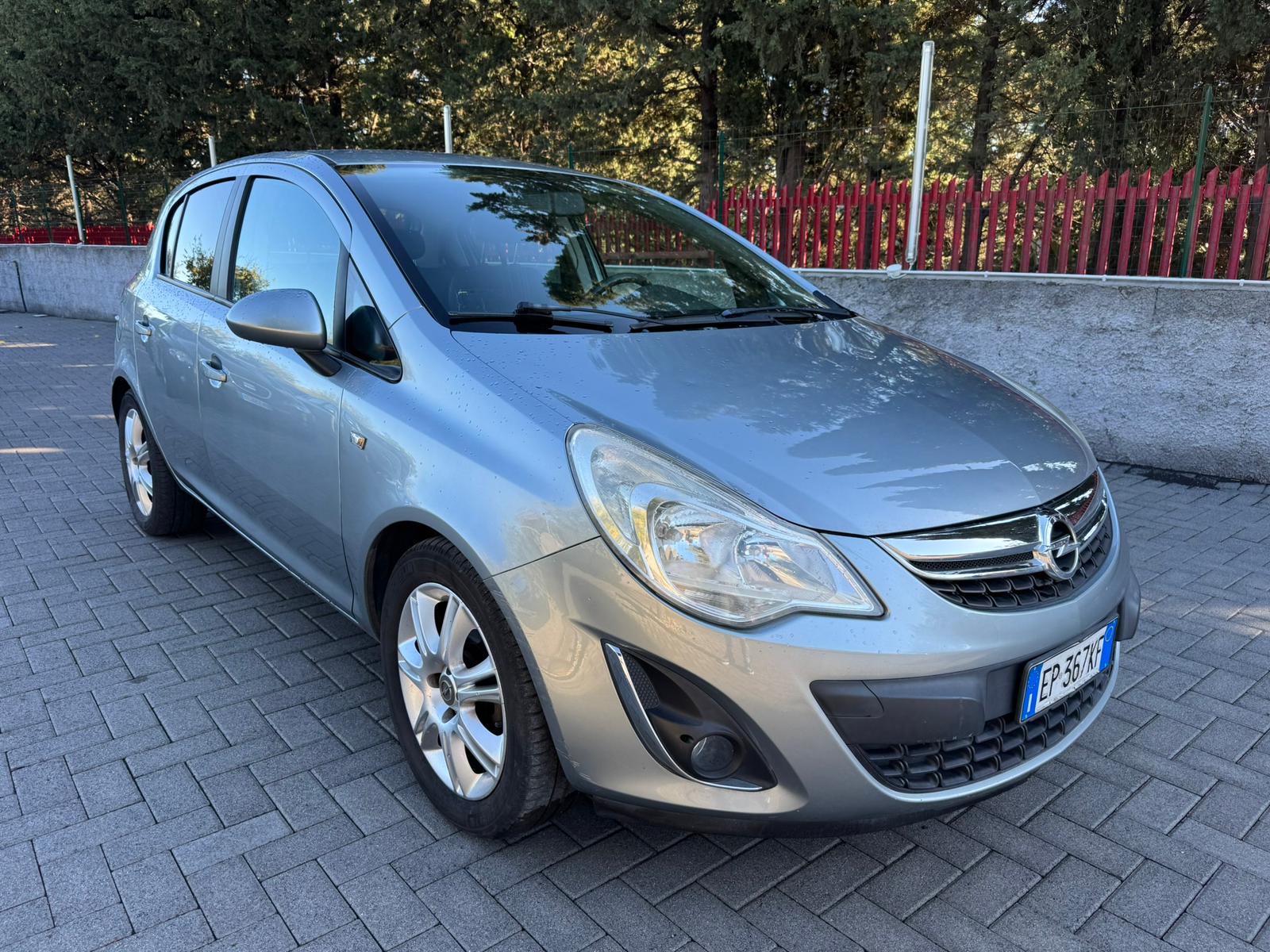 Opel Corsa 1.2 benzina/gpl