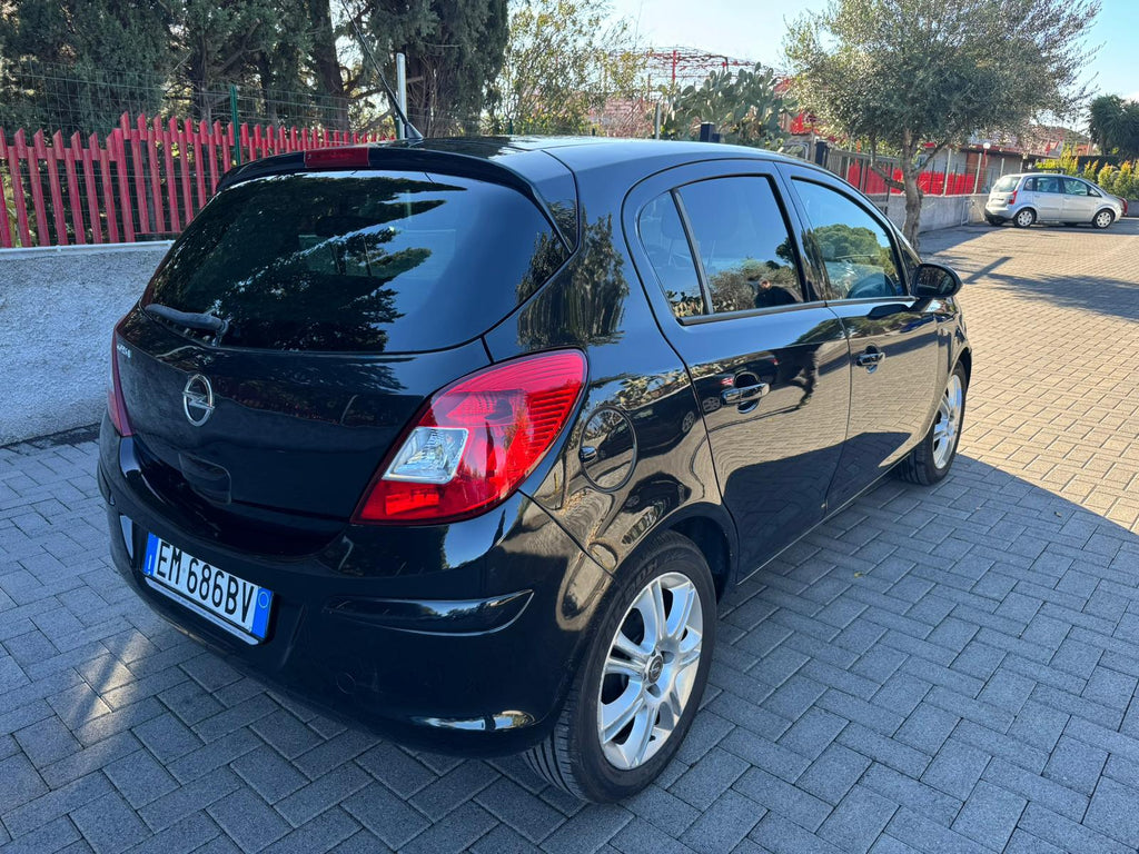 Opel Corsa 1.2 benzina/gpl